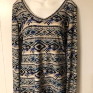 RUE 21 NAVY AND TAN DESIGN VNECK SZ XL